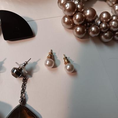 EARTH TONE COSTUME JEWELRY
