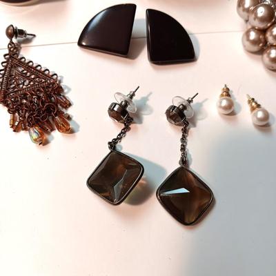 EARTH TONE COSTUME JEWELRY