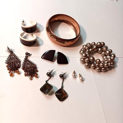 EARTH TONE COSTUME JEWELRY