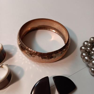 EARTH TONE COSTUME JEWELRY
