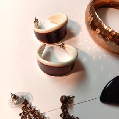 EARTH TONE COSTUME JEWELRY