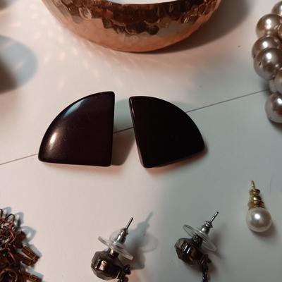 EARTH TONE COSTUME JEWELRY