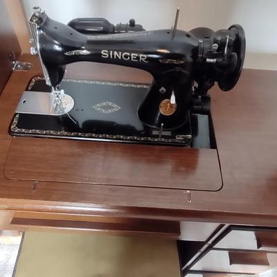 SINGER SEWING MACHINE IN CABINET WITH STOOL