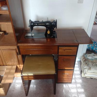 SINGER SEWING MACHINE IN CABINET WITH STOOL