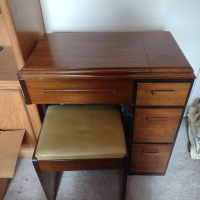 SINGER SEWING MACHINE IN CABINET WITH STOOL