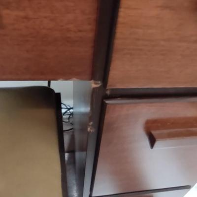 SINGER SEWING MACHINE IN CABINET WITH STOOL