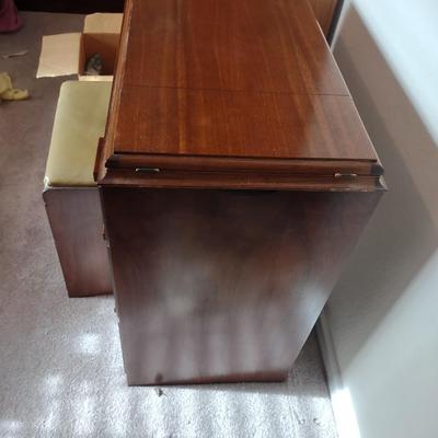 SINGER SEWING MACHINE IN CABINET WITH STOOL