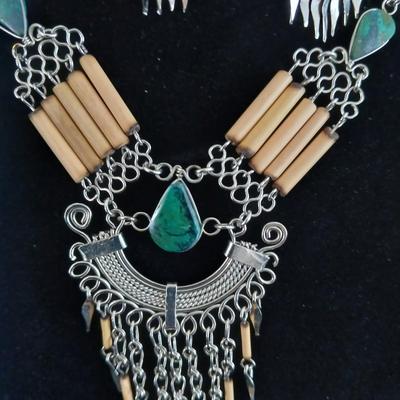 Beautiful vintage necklace with matching ear rings