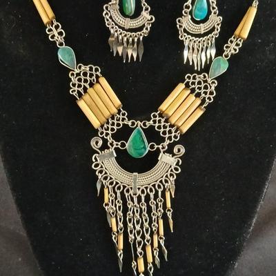 Beautiful vintage necklace with matching ear rings