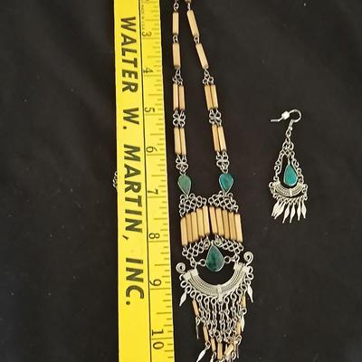 Beautiful vintage necklace with matching ear rings