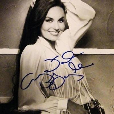 Crystal Gayle signed promo photo 