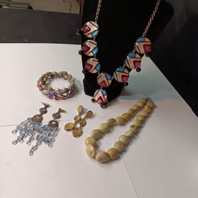 VARIETY OF FASHION JEWELRY