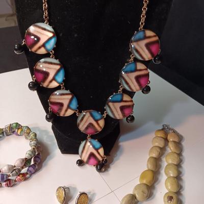 VARIETY OF FASHION JEWELRY