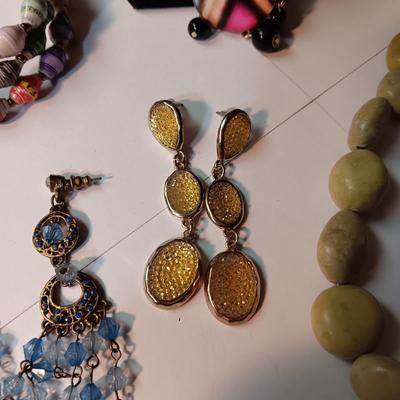 VARIETY OF FASHION JEWELRY