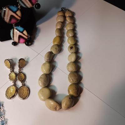 VARIETY OF FASHION JEWELRY