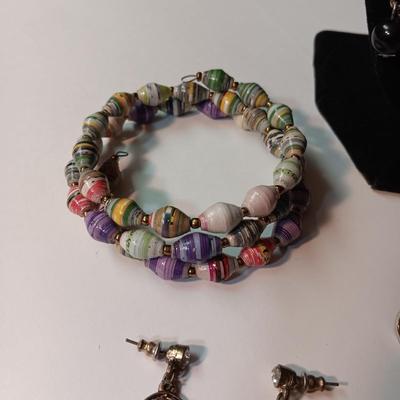 VARIETY OF FASHION JEWELRY
