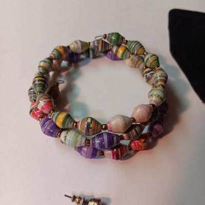 VARIETY OF FASHION JEWELRY