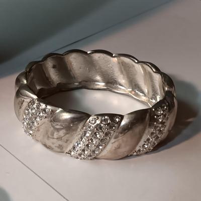 SILVER-TONE FASHION JEWELRY