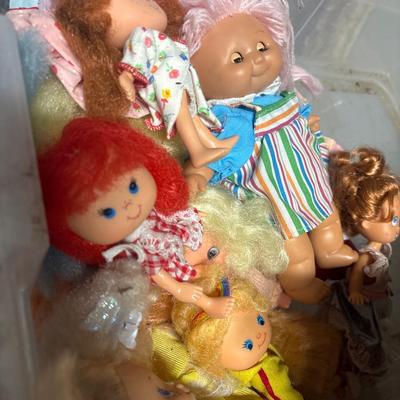 Lot 14 vintage dolls and 1 outfit