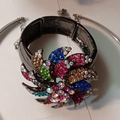 COLORFUL FASHION JEWELRY