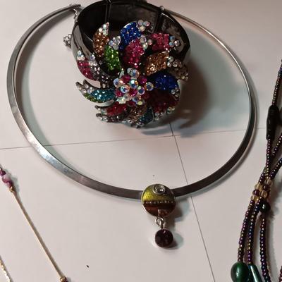 COLORFUL FASHION JEWELRY