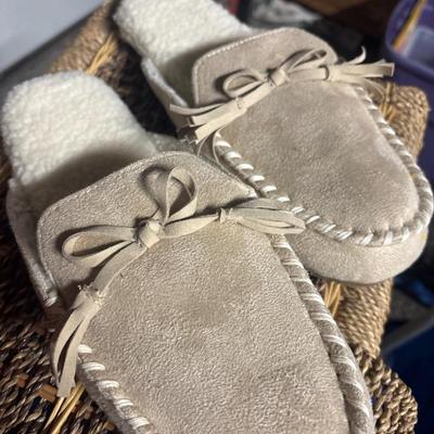 New deer foam size 10 slippers