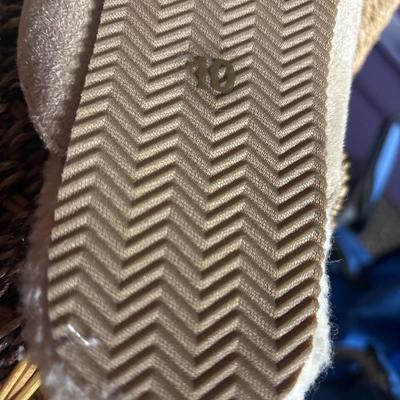 New deer foam size 10 slippers