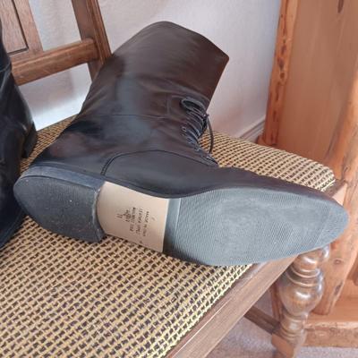LADIES TALL BLACK LEATHER BOOTS AND LEGGINGS SIZE 11 MADE IN ITALY