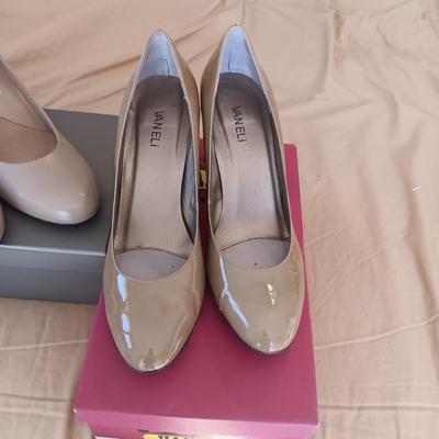 LADIES VANELI (11 1/2) AND TROTTERS (12) DRESS SHOES