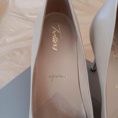 LADIES VANELI (11 1/2) AND TROTTERS (12) DRESS SHOES
