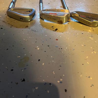 Top-Flite Irons, Mojo Balls & More Golf Items (B2-MG)