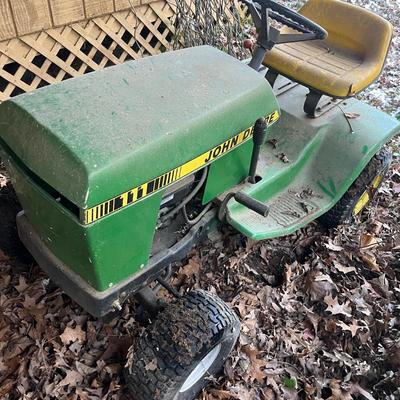 John Deere 111 Riding Mower (S-MG)