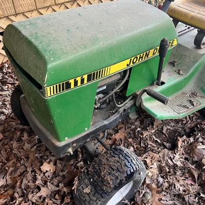 John Deere 111 Riding Mower (S-MG)