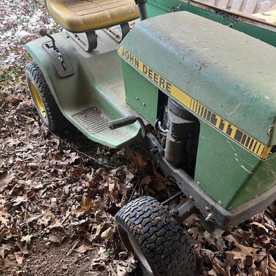 John Deere 111 Riding Mower (S-MG)