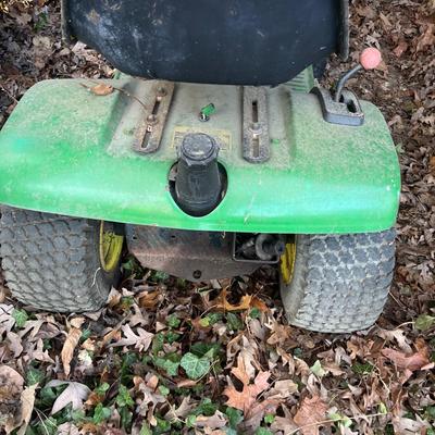 John Deere 111 Riding Mower (S-MG)