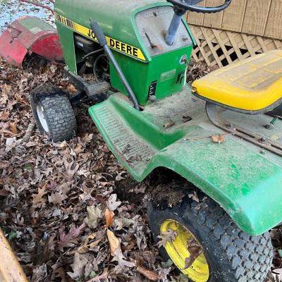 John Deere 111 Riding Mower (S-MG)