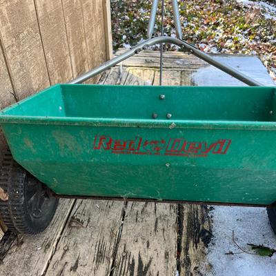 Red Devil Spreader & Peat Moss (S-MG)