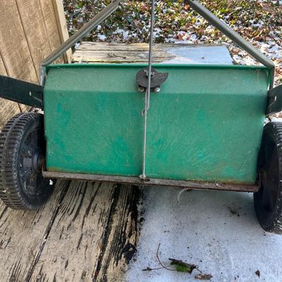 Red Devil Spreader & Peat Moss (S-MG)