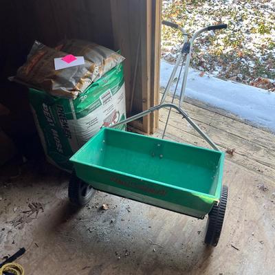 Red Devil Spreader & Peat Moss (S-MG)