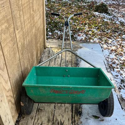 Red Devil Spreader & Peat Moss (S-MG)