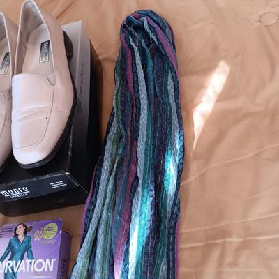 LADIES VANELI AND MUNRO CASUAL SHOES (11), SCARVES AND LEGGINGS