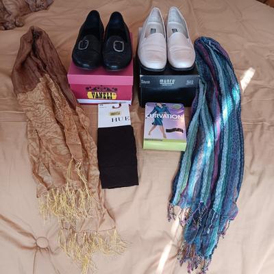 LADIES VANELI AND MUNRO CASUAL SHOES (11), SCARVES AND LEGGINGS