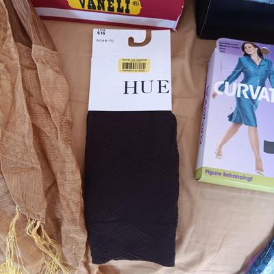 LADIES VANELI AND MUNRO CASUAL SHOES (11), SCARVES AND LEGGINGS