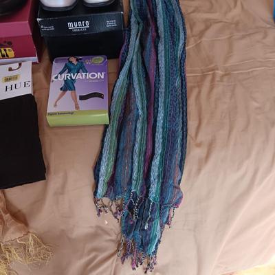 LADIES VANELI AND MUNRO CASUAL SHOES (11), SCARVES AND LEGGINGS