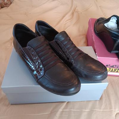 1 NEW VANELI SPORT AND ANOTHER PAIR OF VANELI SHOES, TIGHTS AND UMBRELLAS
