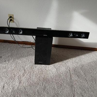 Samsung HW-H450 Powered home theater sound bar with wireless subwoofer and Bluetooth