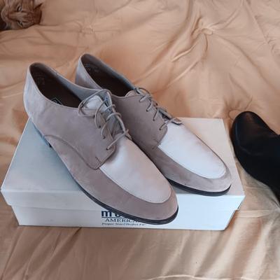 LIKE NEW MUNRO AND CLARKS SHORT BOOTS AND SHOES