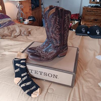 LADIES STETSON BOOTS AND SOCKS SIZE 10