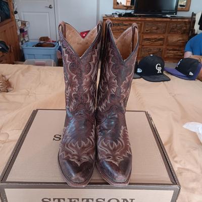LADIES STETSON BOOTS AND SOCKS SIZE 10