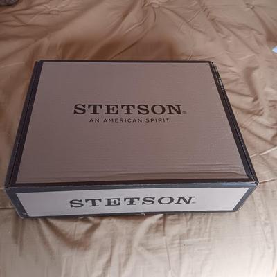 LADIES STETSON BOOTS AND SOCKS SIZE 10